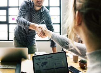 대인관계의 기본 에티켓은 미리 몸에 익혀야 한다