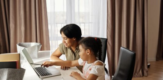 알찬 홈스쿨링 도와주는 온라인 교육 프로그램 4가지