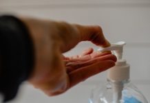 방역 수칙 철저히 준수한 학교…지역 사회보다 더 안전할 수도