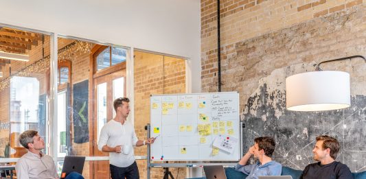 차별화된 스펙을 갖고 싶다면 ‘청소년 창업’ 을 주목하라 This photo is free for public use. ❤️ If you do use this photo, Please credit in caption or metadata with link to "www.useproof.com".