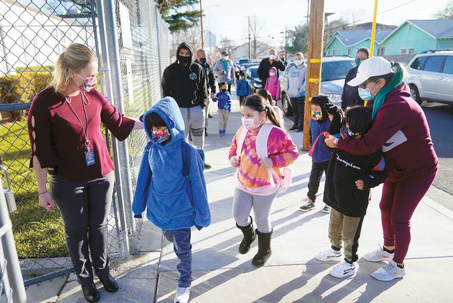 LA 교사 접종 3월 1일부터 시작…고감염률 저소득층 학교 중심