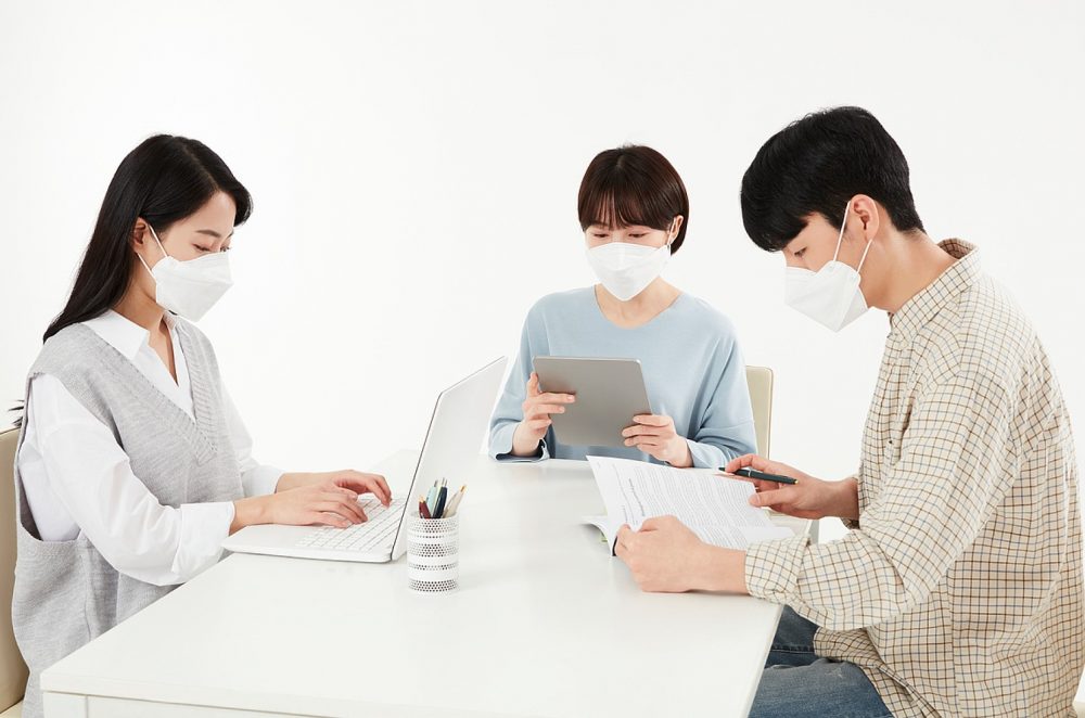 개학 앞두고 마스크 갈등 고조…CDC 실내 착용 강력 권고