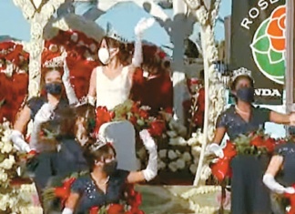 133년 전통 로즈 퍼레이드…’로즈 퀸’ 나디아 정 꽃차 행진