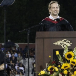 에어비앤비 창업주 귀넷 모교 졸업생에 주식 선물