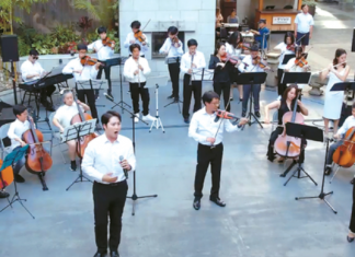 본사 주관, 한인 2세들 타운서 광복절 플래시몹