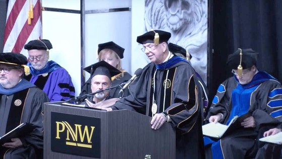 인종차별 논란, 퍼듀 노스웨스트대 총장 사임 압박