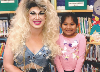 타운 도서관서 ‘드래그퀸'(여장 남자) 동화 구연 논란