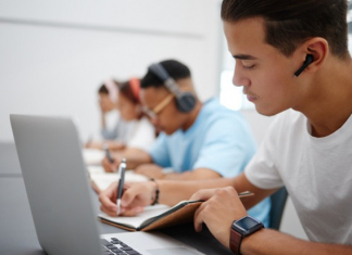 스탠퍼드, 프린스턴 수업을 온라인으로…LA교육구 확대 실시