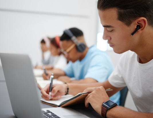 스탠퍼드, 프린스턴 수업을 온라인으로…LA교육구 확대 실시