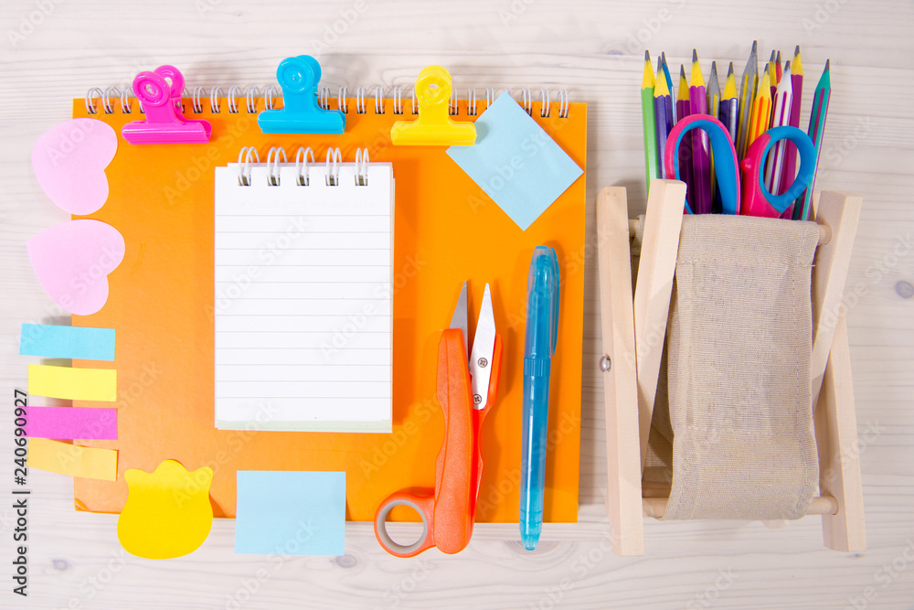 뉴저지주 학용품 면세 프로그램 실시 학용품 사무용품 소품 팬시 백그라운드 이미지