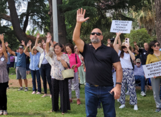 부모 권리 제한법에 한인들 뿔났다…한인 등 500여명 주의회서 시위