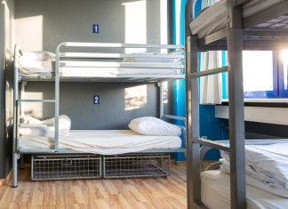 UCLA 기숙사 프로젝트 좁은 방 사이즈로 잠정 중단