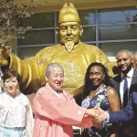 세종대왕 LA에도 세워졌다…5일 LACC서 8피트 동상 제막