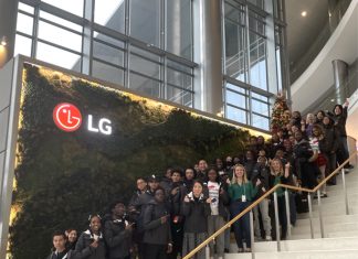 데모크라시 프렙 할렘 고교생 등 LG 방문