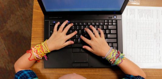 IL 원격 수업 관련 법 시행 중