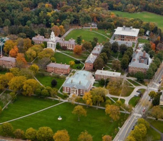 보딩 스쿨의 장단점…최고 수준 교사와 멘토십 통한 최고 교육
