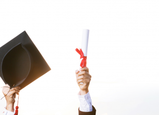 대학졸업장 제값 못한다…”졸업 후 첫 직장이 중요하다”