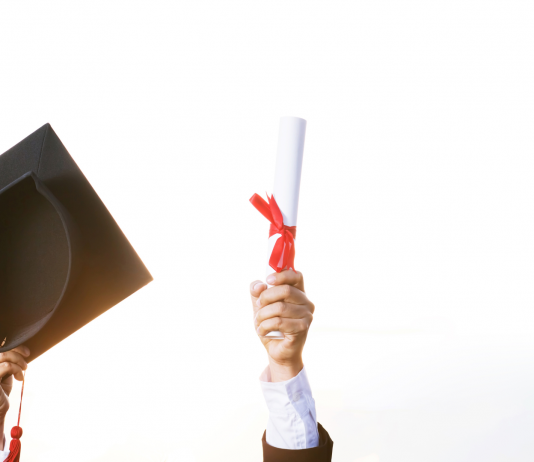 대학졸업장 제값 못한다…”졸업 후 첫 직장이 중요하다”