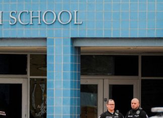 시카고 학교내 상주 경찰 모두 철수