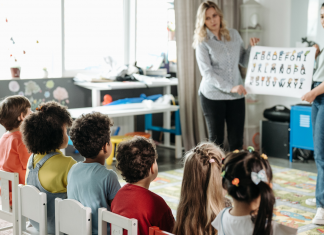 킨더가튼 입학 시기…성장 기다려 늦게 보내면 학습 흥미 잃기도