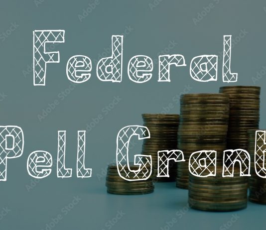 작년 뉴욕주 고교 졸업생, 펠그랜트 2억2500만불 놓쳐 Federal Pell Grant phrase on the piece of paper.