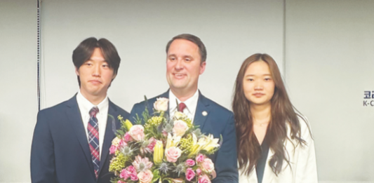 법무장관이 전한 한인 학생들을 위한 ‘인생 조언’