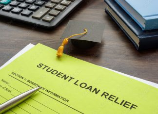 바이든, “학자금 부채 이자 최대 2만불 탕감” 발표 Student loan relief application form and pen.