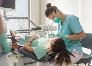 “예비 치대생 기다립니다” Orthodontist treating her patient in dental office