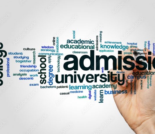 입시 결과가 보여준 현실, 지금 바꾸지 않으면 늦어 Admission word cloud concept on grey background