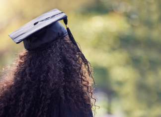 기술 취득 과정 제공, 영리 대학 졸업해도 취업 힘들다