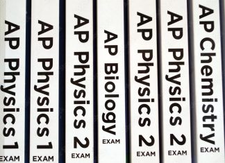 올해 AP시험 결과…작년에 비해 달라진 것과 주목할 점은? Scholar books for education background. Advanced Placement exams and tests.