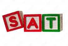 성취를 계산하는 입시 시대, 전략 만큼 회복 탄력성 필요 Wooden blocks forming the letters SAT isolated on white