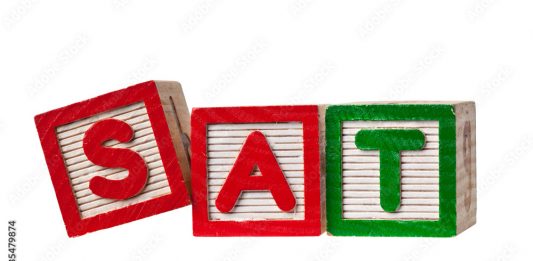 SAT 시험 응시생 2년 연속 증가, 평균점수는 하락 Wooden blocks forming the letters SAT isolated on white