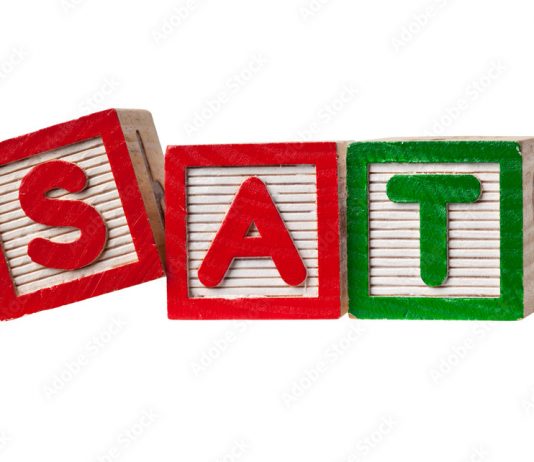 성취를 계산하는 입시 시대, 전략 만큼 회복 탄력성 필요 Wooden blocks forming the letters SAT isolated on white