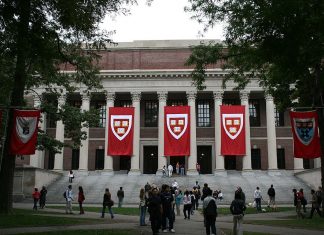 하버드 졸업생들, ‘트럼프 압박서 모교 구하기’ 법원 탄원 나서