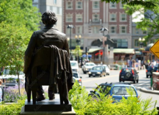 “트럼프 하버드 공격은 막내 불합격탓”…멜라니아 측은 부인