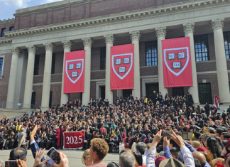 결국 트럼프의 승리? 컬럼비아대 이어 하버드대도 합의금 검토