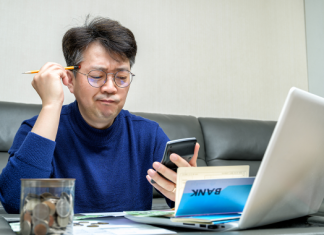 아시안 대학생들 부모 재정 지원 받는 비율 가장 높아