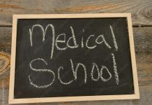 약학박사 학위만으로 미국 의대 지원 가능할까 Medical School Concept