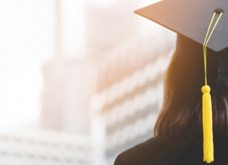 성인 3명 중 2명 “대학 학위 가치 없어”