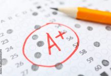 60%가 A인 현실, 하버드가 꺼낸 ‘개혁 카드’ Test score sheet with answers, grade A+ and pencil, close up